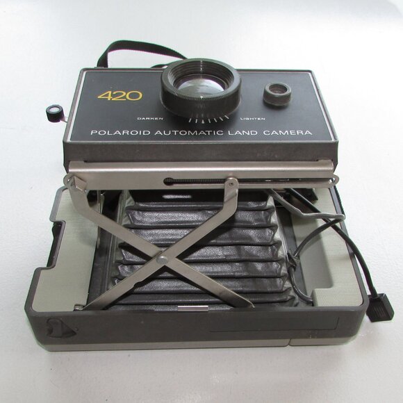 Vintage Polaroid 420 Land Camera - Picture 4 of 13